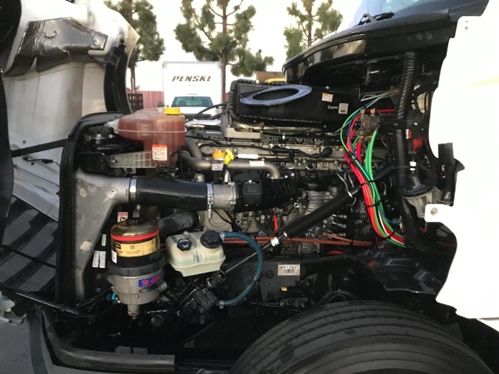 Day Cab Tractor-Heavy Duty Tractors-Freightliner-2019-T12664ST-Torrance-CA-139,257\n\t\tmiles-$ 58,500 - Image 16