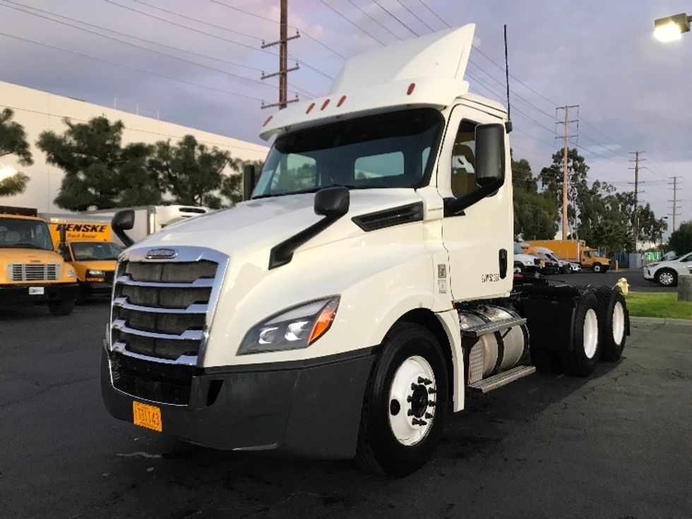 Day Cab Tractor-Heavy Duty Tractors-Freightliner-2019-T12664ST-Torrance-CA-139,257\n\t\tmiles-$ 58,500 - Image 3