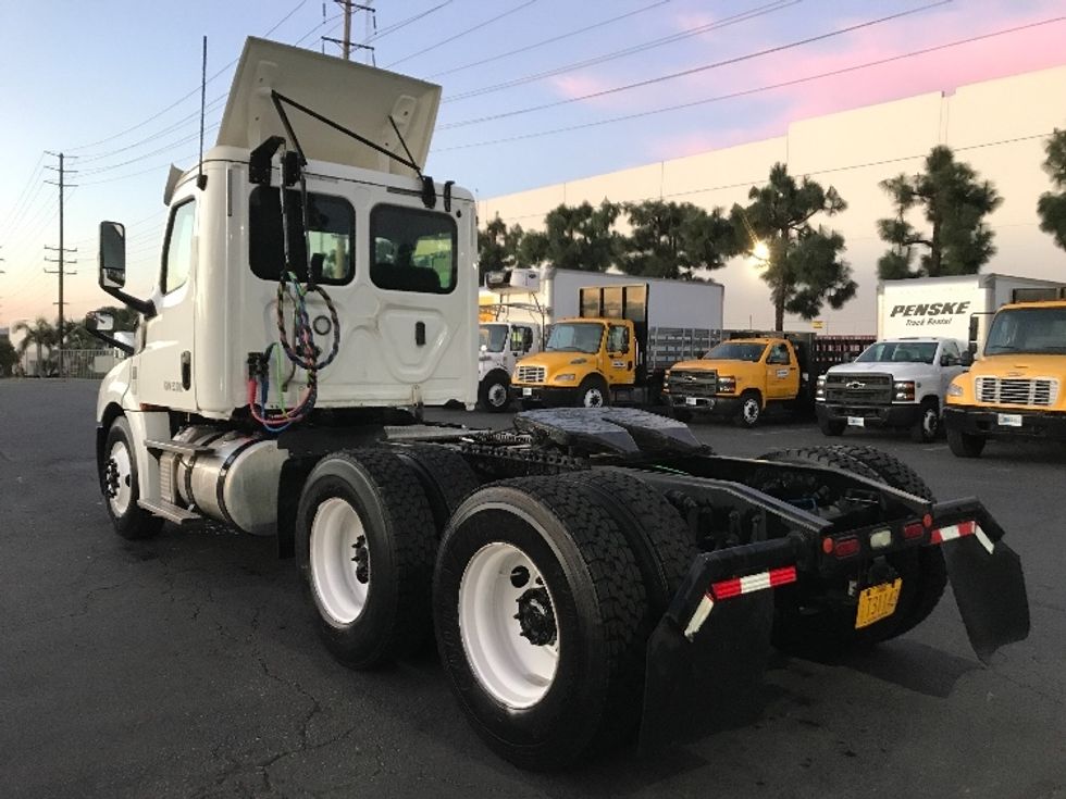 Day Cab Tractor-Heavy Duty Tractors-Freightliner-2019-T12664ST-Torrance-CA-139,257\n\t\tmiles-$ 58,500 - Image 5
