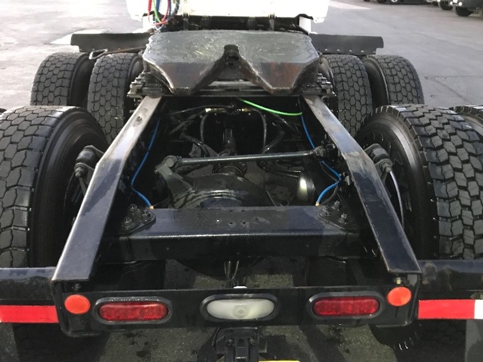 Day Cab Tractor-Heavy Duty Tractors-Freightliner-2019-T12664ST-Torrance-CA-139,257\n\t\tmiles-$ 58,500 - Image 6