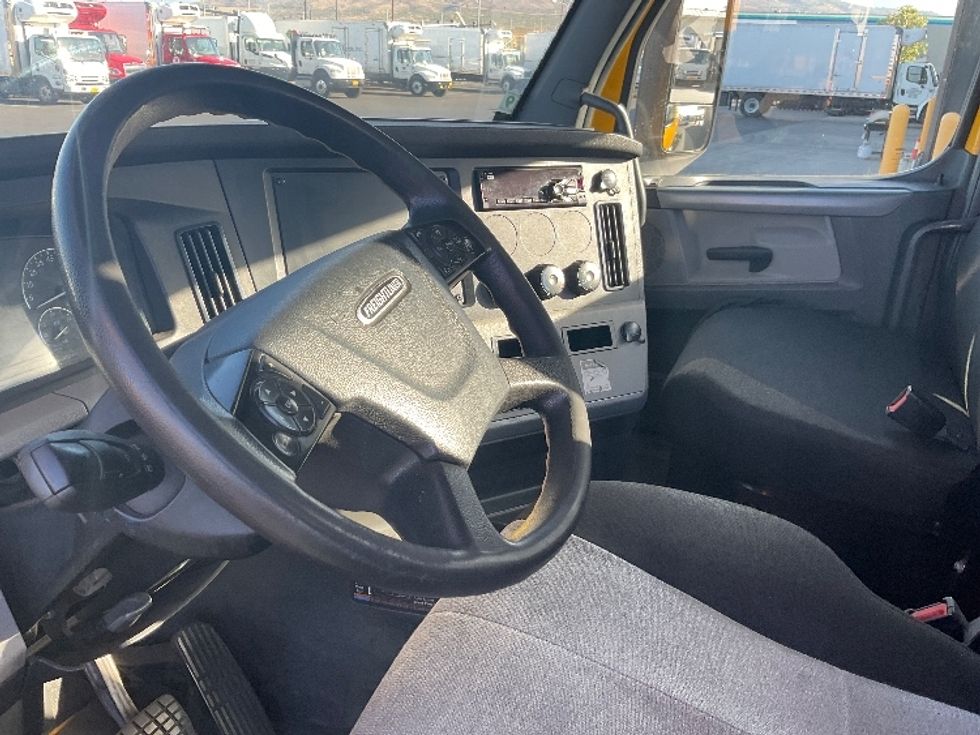 Day Cab Tractor-Heavy Duty Tractors-Freightliner-2019-T12664ST-Torrance-CA-167,746\n\t\tmiles-$ 58,750 - Image 10
