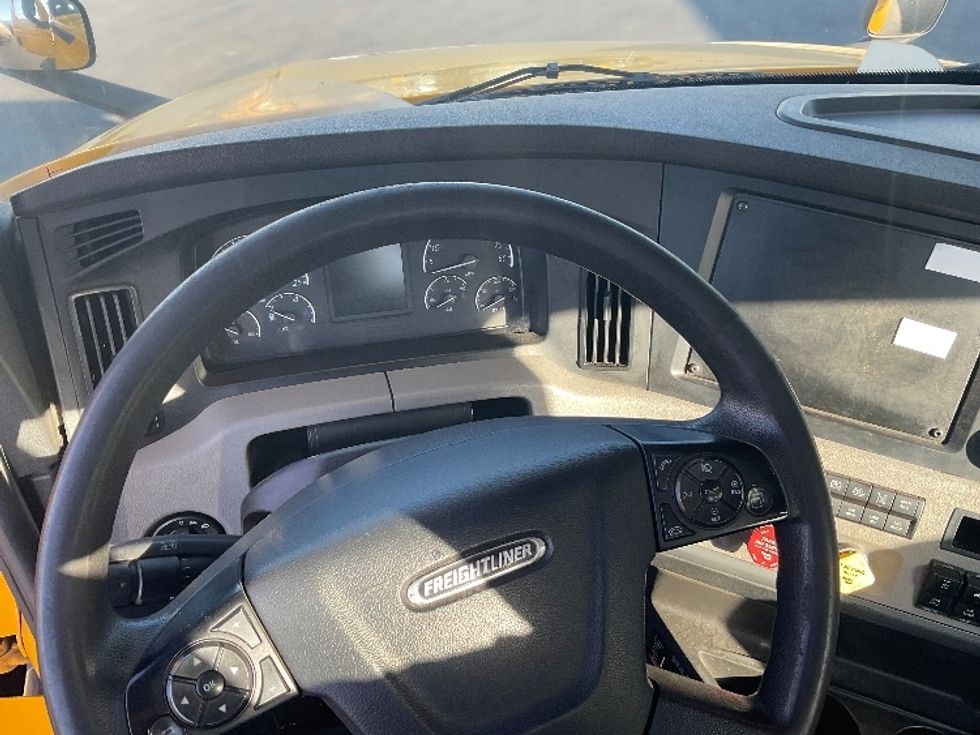 Day Cab Tractor-Heavy Duty Tractors-Freightliner-2019-T12664ST-Torrance-CA-167,746\n\t\tmiles-$ 58,750 - Image 11