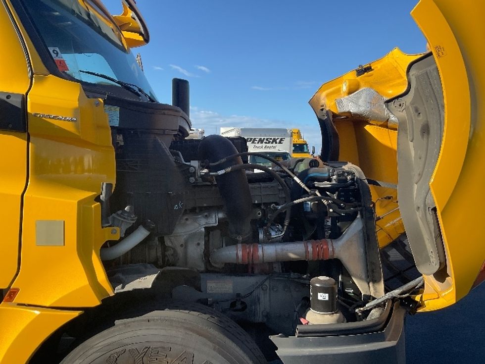 Day Cab Tractor-Heavy Duty Tractors-Freightliner-2019-T12664ST-Torrance-CA-167,746\n\t\tmiles-$ 58,750 - Image 15