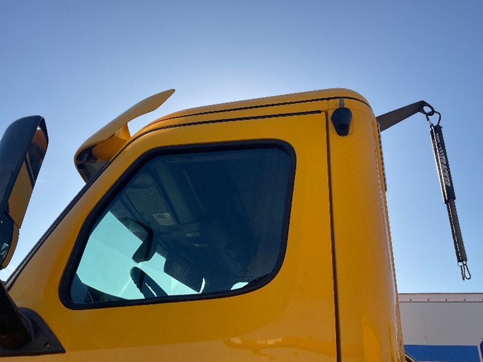 Day Cab Tractor-Heavy Duty Tractors-Freightliner-2019-T12664ST-Torrance-CA-167,746\n\t\tmiles-$ 58,750 - Image 17