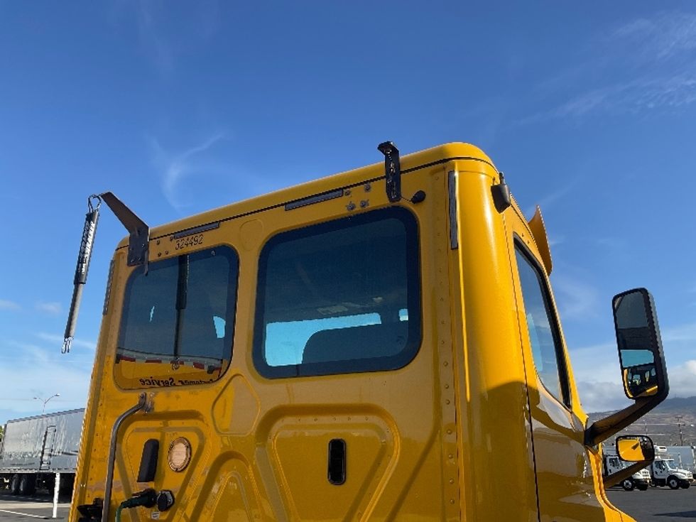 Day Cab Tractor-Heavy Duty Tractors-Freightliner-2019-T12664ST-Torrance-CA-167,746\n\t\tmiles-$ 58,750 - Image 18