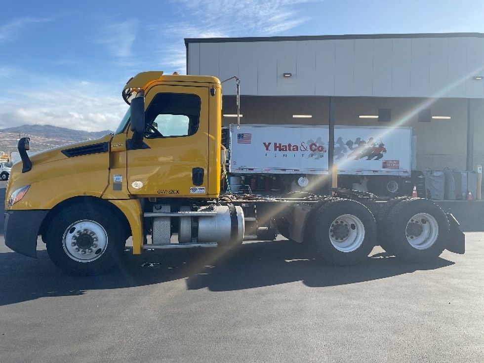 Day Cab Tractor-Heavy Duty Tractors-Freightliner-2019-T12664ST-Torrance-CA-167,746\n\t\tmiles-$ 58,750 - Image 4