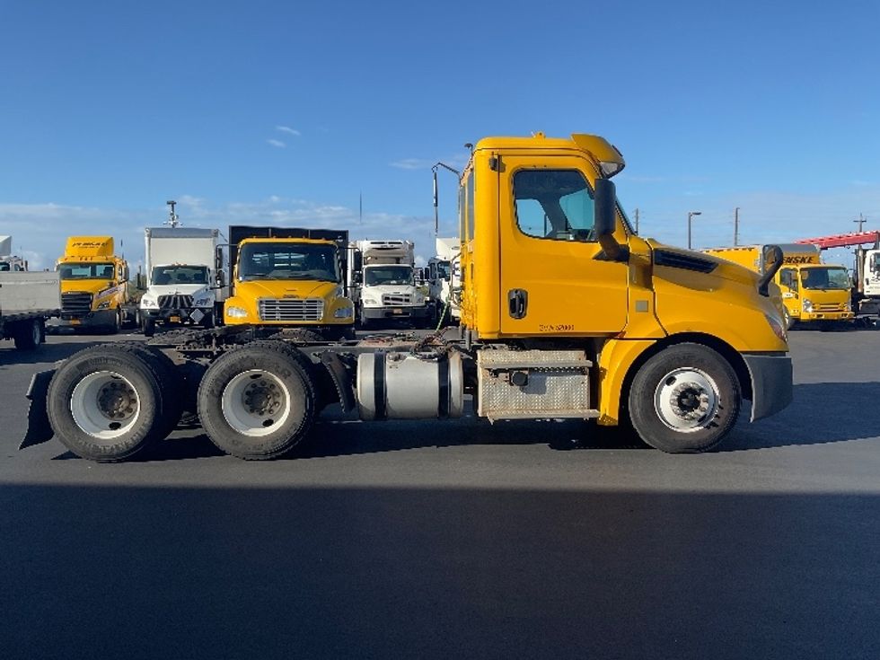 Day Cab Tractor-Heavy Duty Tractors-Freightliner-2019-T12664ST-Torrance-CA-167,746\n\t\tmiles-$ 58,750 - Image 8