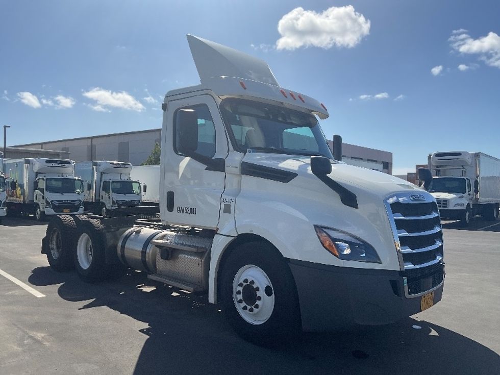 Day Cab Tractor-Heavy Duty Tractors-Freightliner-2019-T12664ST-Torrance-CA-177,077\n\t\tmiles-$ 59,250 - Image 1