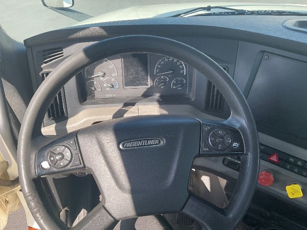 Day Cab Tractor-Heavy Duty Tractors-Freightliner-2019-T12664ST-Torrance-CA-177,077\n\t\tmiles-$ 59,250 - Image 11