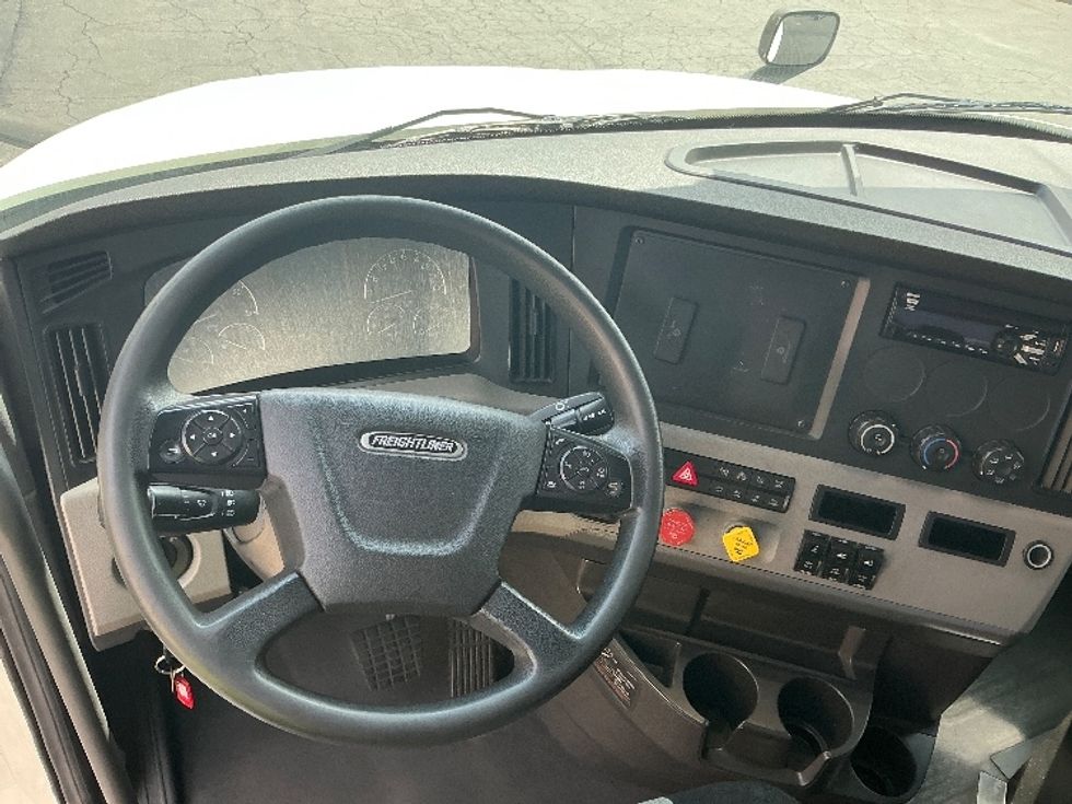 Day Cab Tractor-Heavy Duty Tractors-Freightliner-2019-T12664ST-Torrance-CA-212,451\n\t\tmiles-$ 57,250 - Image 11