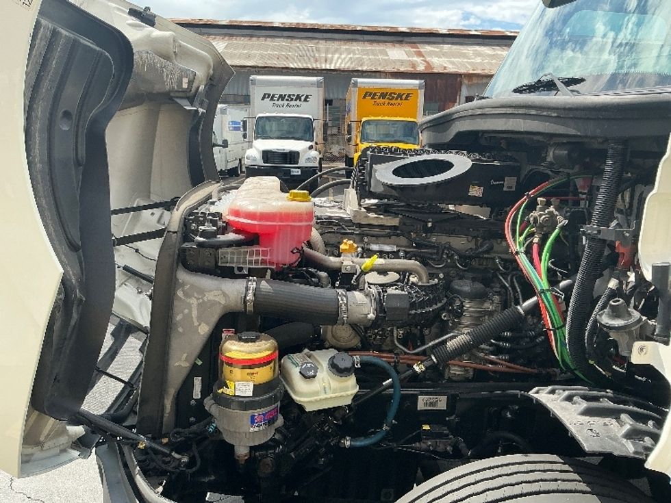 Day Cab Tractor-Heavy Duty Tractors-Freightliner-2019-T12664ST-Torrance-CA-212,451\n\t\tmiles-$ 57,250 - Image 16