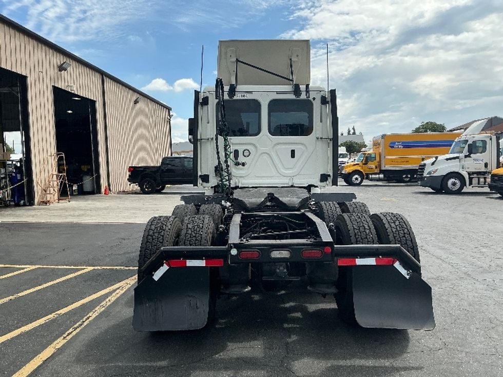 Day Cab Tractor-Heavy Duty Tractors-Freightliner-2019-T12664ST-Torrance-CA-212,451\n\t\tmiles-$ 57,250 - Image 17
