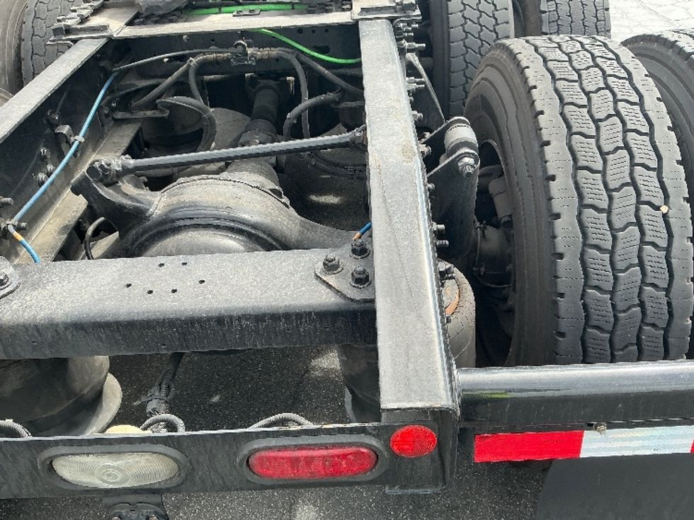 Day Cab Tractor-Heavy Duty Tractors-Freightliner-2019-T12664ST-Torrance-CA-212,451\n\t\tmiles-$ 57,250 - Image 19