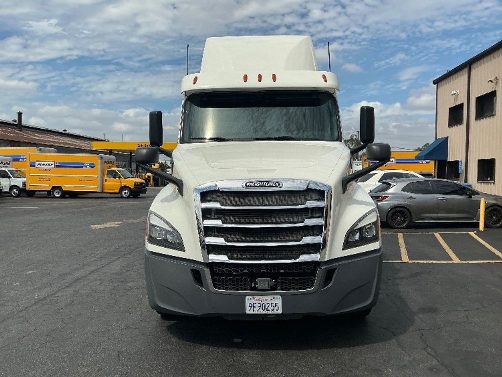 Day Cab Tractor-Heavy Duty Tractors-Freightliner-2019-T12664ST-Torrance-CA-212,451\n\t\tmiles-$ 57,250 - Image 2