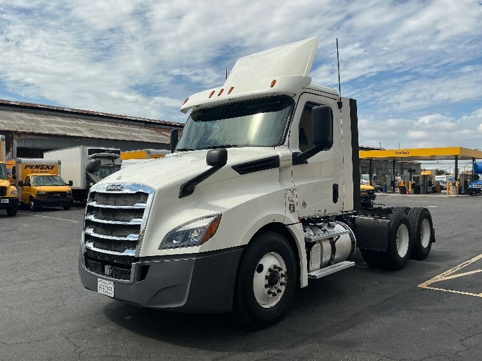 Day Cab Tractor-Heavy Duty Tractors-Freightliner-2019-T12664ST-Torrance-CA-212,451\n\t\tmiles-$ 57,250 - Image 3