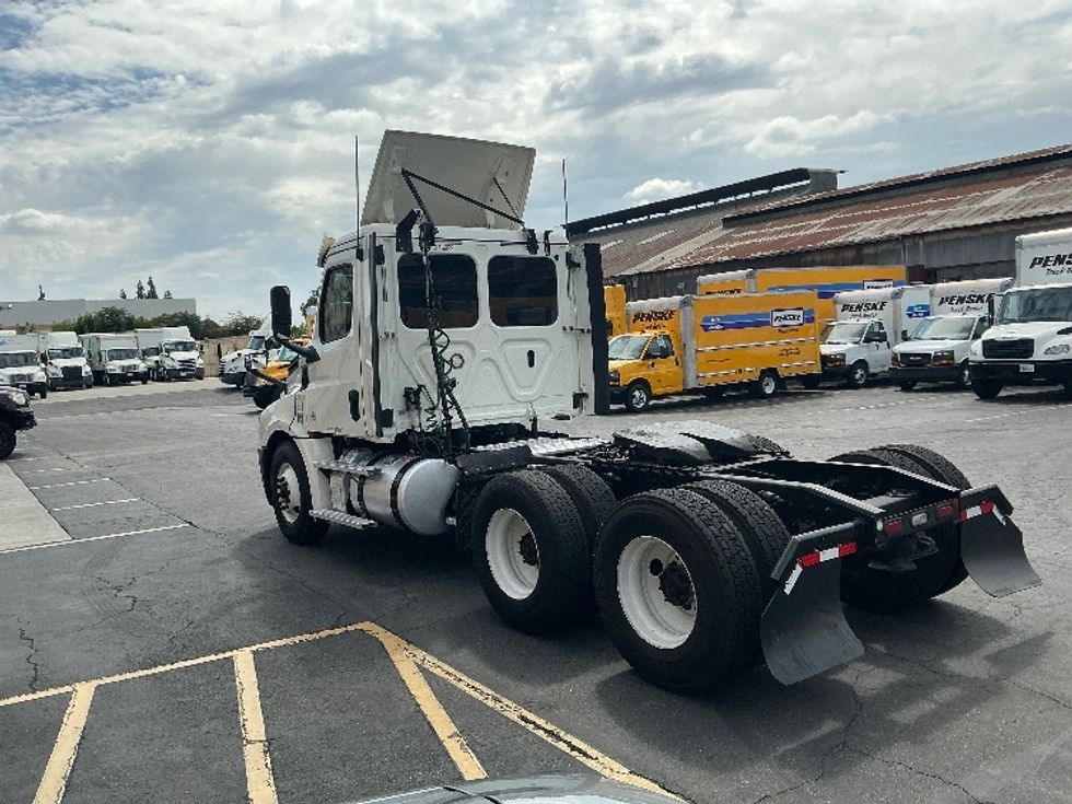 Day Cab Tractor-Heavy Duty Tractors-Freightliner-2019-T12664ST-Torrance-CA-212,451\n\t\tmiles-$ 57,250 - Image 5