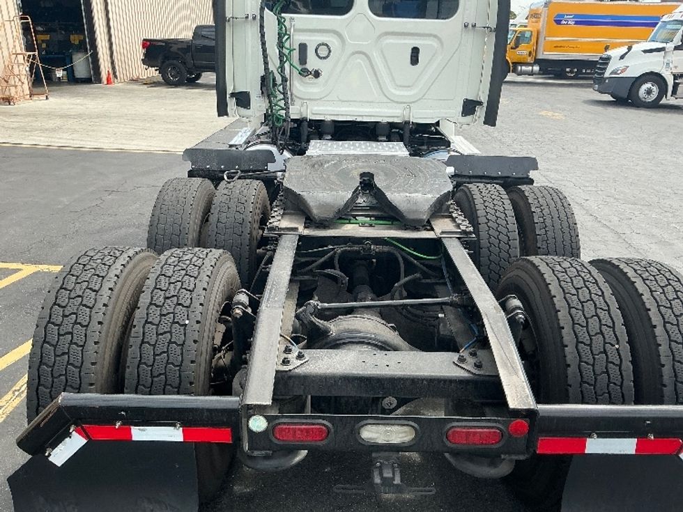 Day Cab Tractor-Heavy Duty Tractors-Freightliner-2019-T12664ST-Torrance-CA-212,451\n\t\tmiles-$ 57,250 - Image 6