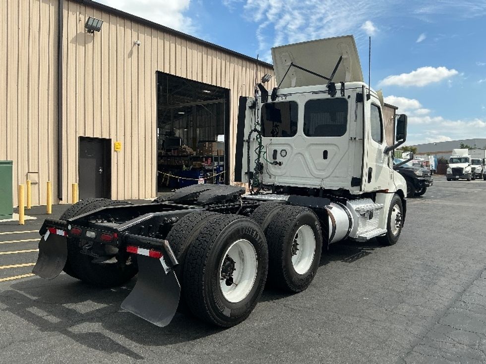 Day Cab Tractor-Heavy Duty Tractors-Freightliner-2019-T12664ST-Torrance-CA-212,451\n\t\tmiles-$ 57,250 - Image 7