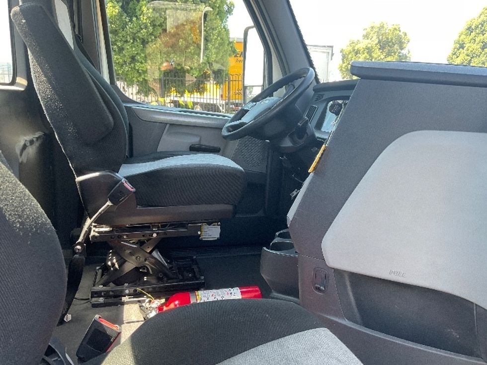 Day Cab Tractor-Heavy Duty Tractors-Freightliner-2019-T12664ST-Torrance-CA-217,530\n\t\tmiles-$ 74,750 - Image 14