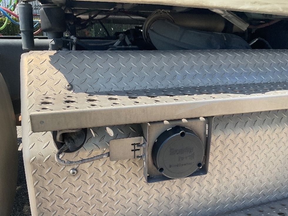 Day Cab Tractor-Heavy Duty Tractors-Freightliner-2019-T12664ST-Torrance-CA-217,530\n\t\tmiles-$ 74,750 - Image 18