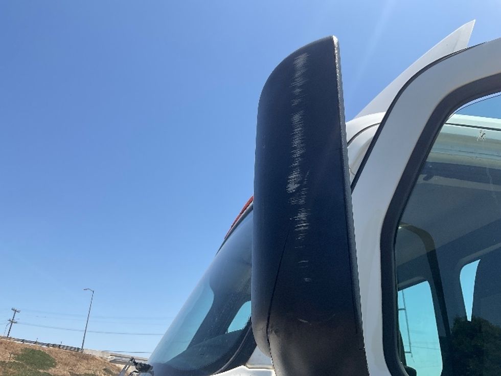 Day Cab Tractor-Heavy Duty Tractors-Freightliner-2019-T12664ST-Torrance-CA-217,530\n\t\tmiles-$ 74,750 - Image 20