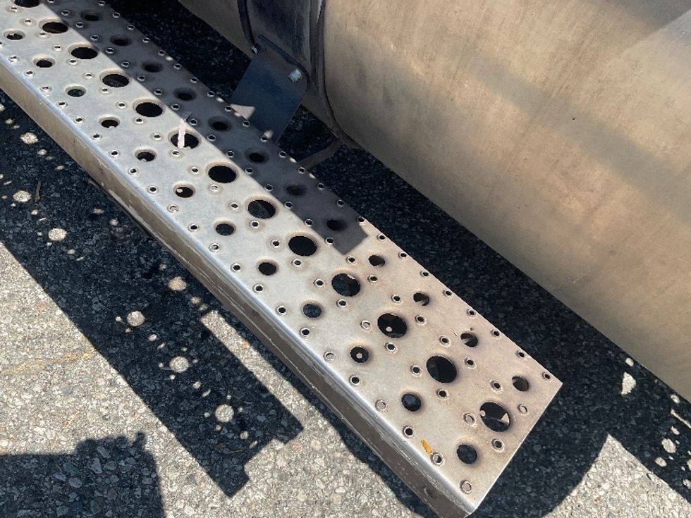 Day Cab Tractor-Heavy Duty Tractors-Freightliner-2019-T12664ST-Torrance-CA-217,530\n\t\tmiles-$ 74,750 - Image 21