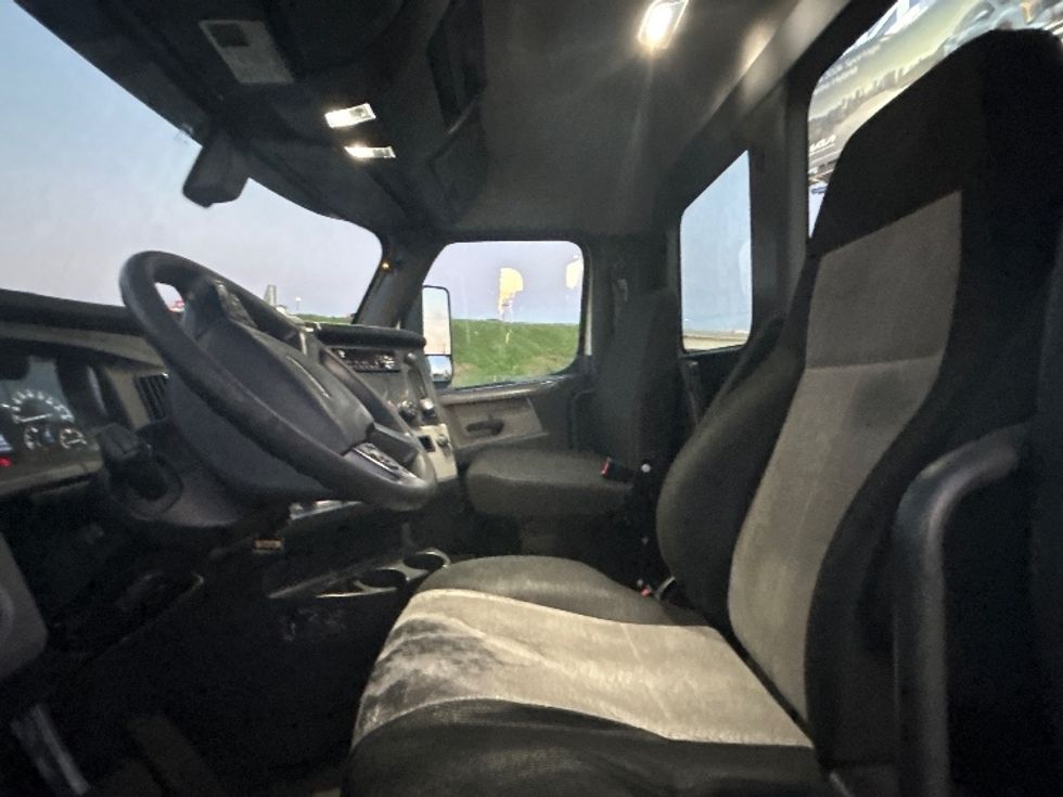 Day Cab Tractor-Heavy Duty Tractors-Freightliner-2019-T12664ST-Torrance-CA-229,869\n\t\tmiles-$ 54,750 - Image 10