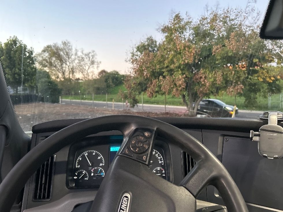 Day Cab Tractor-Heavy Duty Tractors-Freightliner-2019-T12664ST-Torrance-CA-229,869\n\t\tmiles-$ 54,750 - Image 11