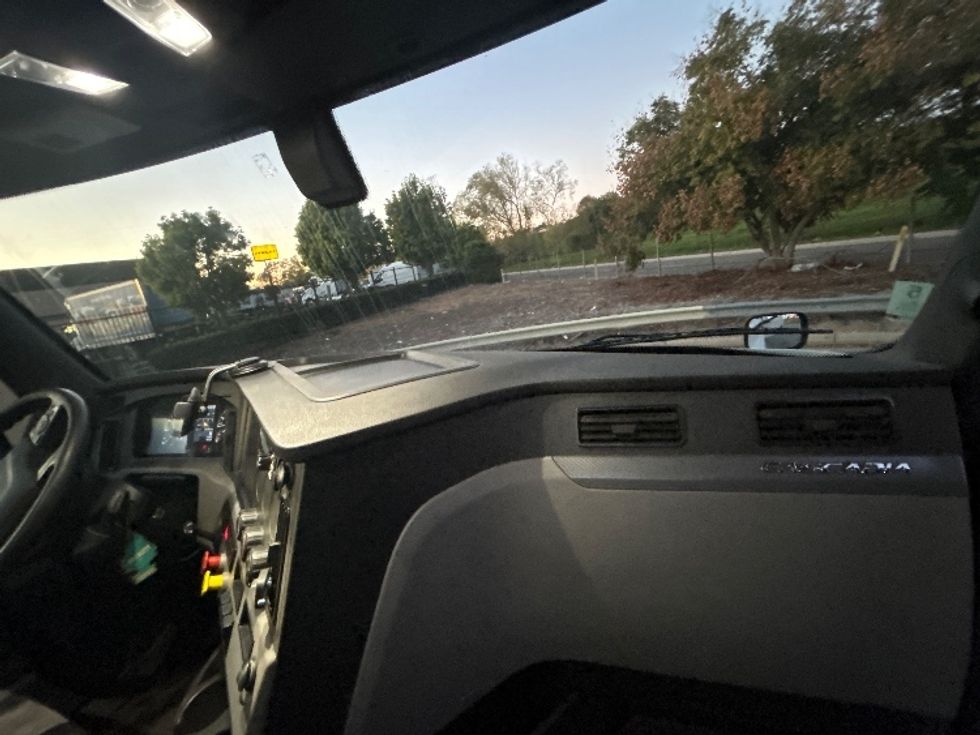 Day Cab Tractor-Heavy Duty Tractors-Freightliner-2019-T12664ST-Torrance-CA-229,869\n\t\tmiles-$ 54,750 - Image 13