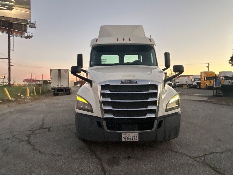 Day Cab Tractor-Heavy Duty Tractors-Freightliner-2019-T12664ST-Torrance-CA-229,869\n\t\tmiles-$ 54,750 - Image 2