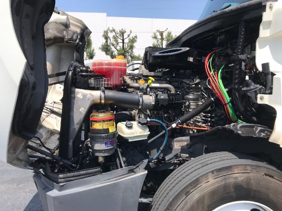 Day Cab Tractor-Heavy Duty Tractors-Freightliner-2019-T12664ST-Torrance-CA-238,997\n\t\tmiles-$ 58,750 - Image 16