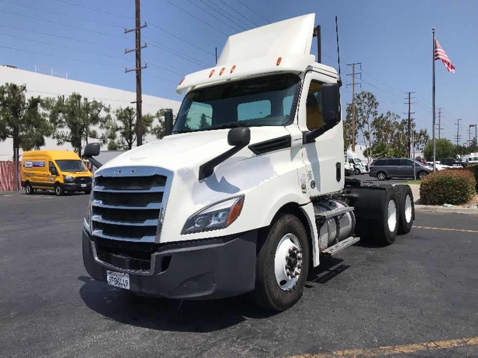 Day Cab Tractor-Heavy Duty Tractors-Freightliner-2019-T12664ST-Torrance-CA-238,997\n\t\tmiles-$ 58,750 - Image 3
