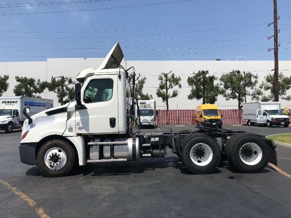 Day Cab Tractor-Heavy Duty Tractors-Freightliner-2019-T12664ST-Torrance-CA-238,997\n\t\tmiles-$ 58,750 - Image 4