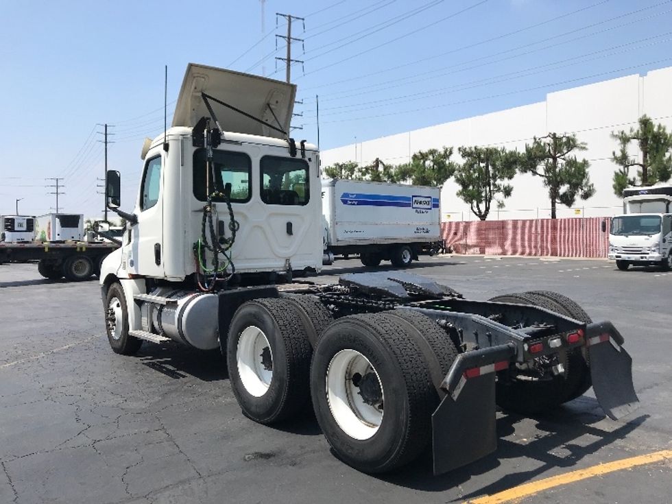 Day Cab Tractor-Heavy Duty Tractors-Freightliner-2019-T12664ST-Torrance-CA-238,997\n\t\tmiles-$ 58,750 - Image 5