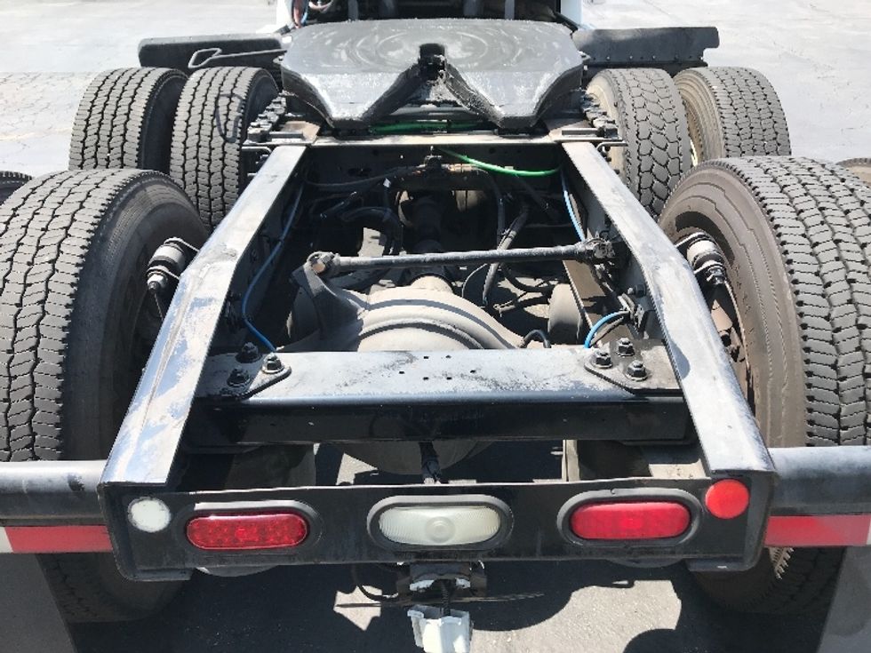 Day Cab Tractor-Heavy Duty Tractors-Freightliner-2019-T12664ST-Torrance-CA-238,997\n\t\tmiles-$ 58,750 - Image 6