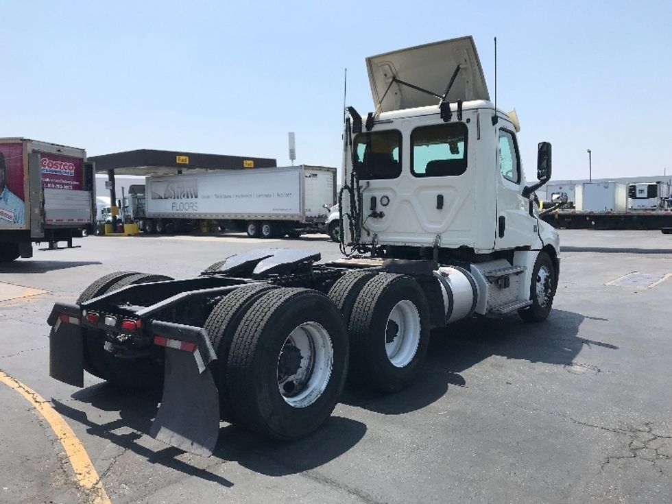 Day Cab Tractor-Heavy Duty Tractors-Freightliner-2019-T12664ST-Torrance-CA-238,997\n\t\tmiles-$ 58,750 - Image 7