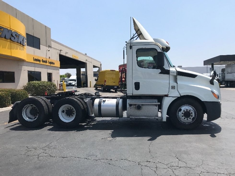 Day Cab Tractor-Heavy Duty Tractors-Freightliner-2019-T12664ST-Torrance-CA-238,997\n\t\tmiles-$ 58,750 - Image 8
