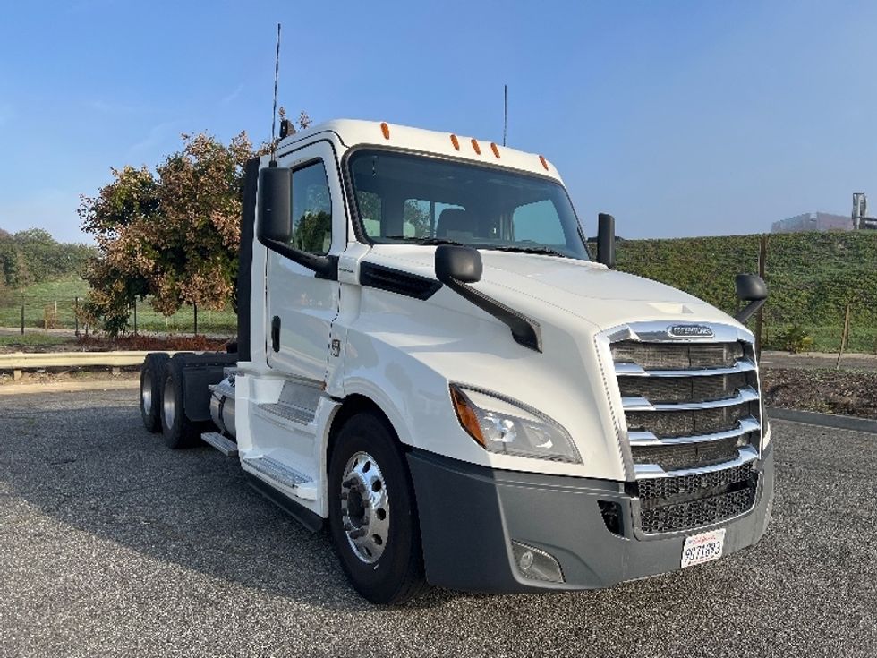 Day Cab Tractor-Heavy Duty Tractors-Freightliner-2019-T12664ST-Torrance-CA-260,866\n\t\tmiles-$ 55,500 - Image 1