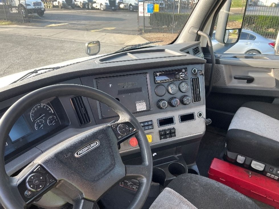 Day Cab Tractor-Heavy Duty Tractors-Freightliner-2019-T12664ST-Torrance-CA-260,866\n\t\tmiles-$ 55,500 - Image 10