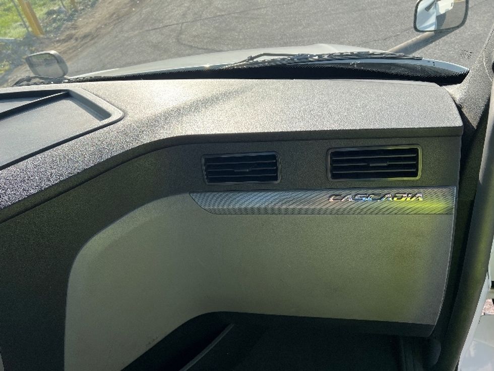 Day Cab Tractor-Heavy Duty Tractors-Freightliner-2019-T12664ST-Torrance-CA-260,866\n\t\tmiles-$ 55,500 - Image 13