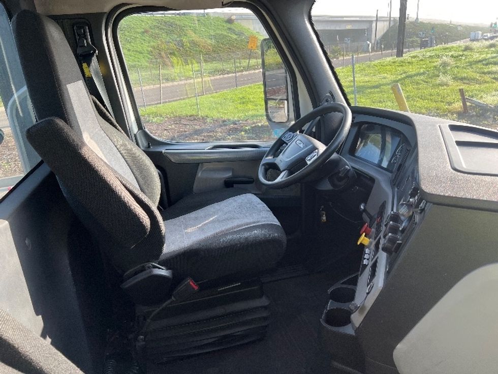 Day Cab Tractor-Heavy Duty Tractors-Freightliner-2019-T12664ST-Torrance-CA-260,866\n\t\tmiles-$ 55,500 - Image 14