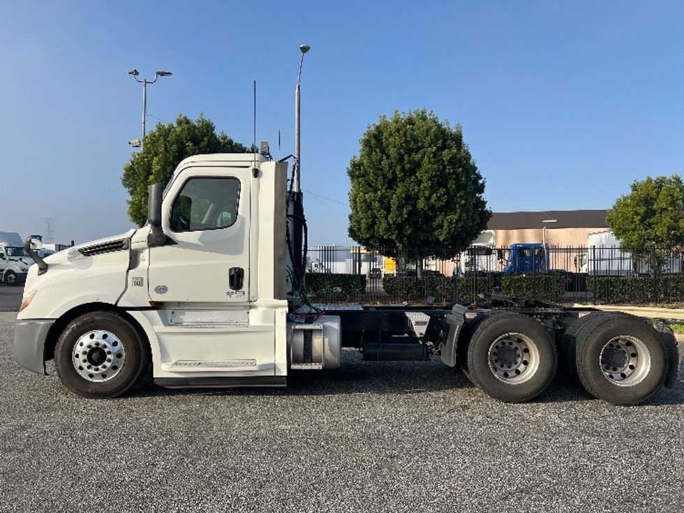 Day Cab Tractor-Heavy Duty Tractors-Freightliner-2019-T12664ST-Torrance-CA-260,866\n\t\tmiles-$ 55,500 - Image 4