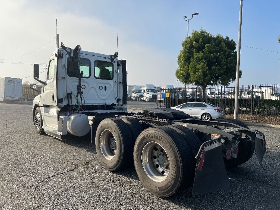 Day Cab Tractor-Heavy Duty Tractors-Freightliner-2019-T12664ST-Torrance-CA-260,866\n\t\tmiles-$ 55,500 - Image 5