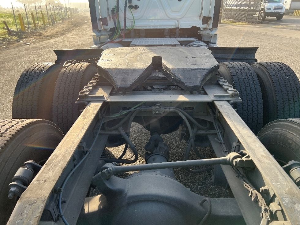 Day Cab Tractor-Heavy Duty Tractors-Freightliner-2019-T12664ST-Torrance-CA-260,866\n\t\tmiles-$ 55,500 - Image 6