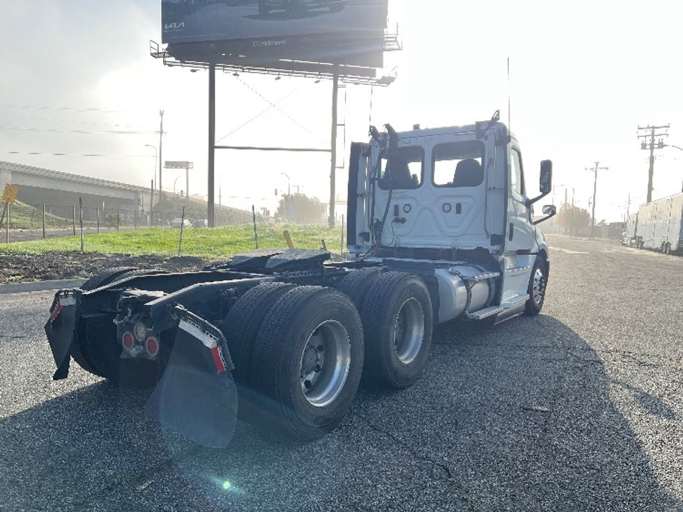 Day Cab Tractor-Heavy Duty Tractors-Freightliner-2019-T12664ST-Torrance-CA-260,866\n\t\tmiles-$ 55,500 - Image 7