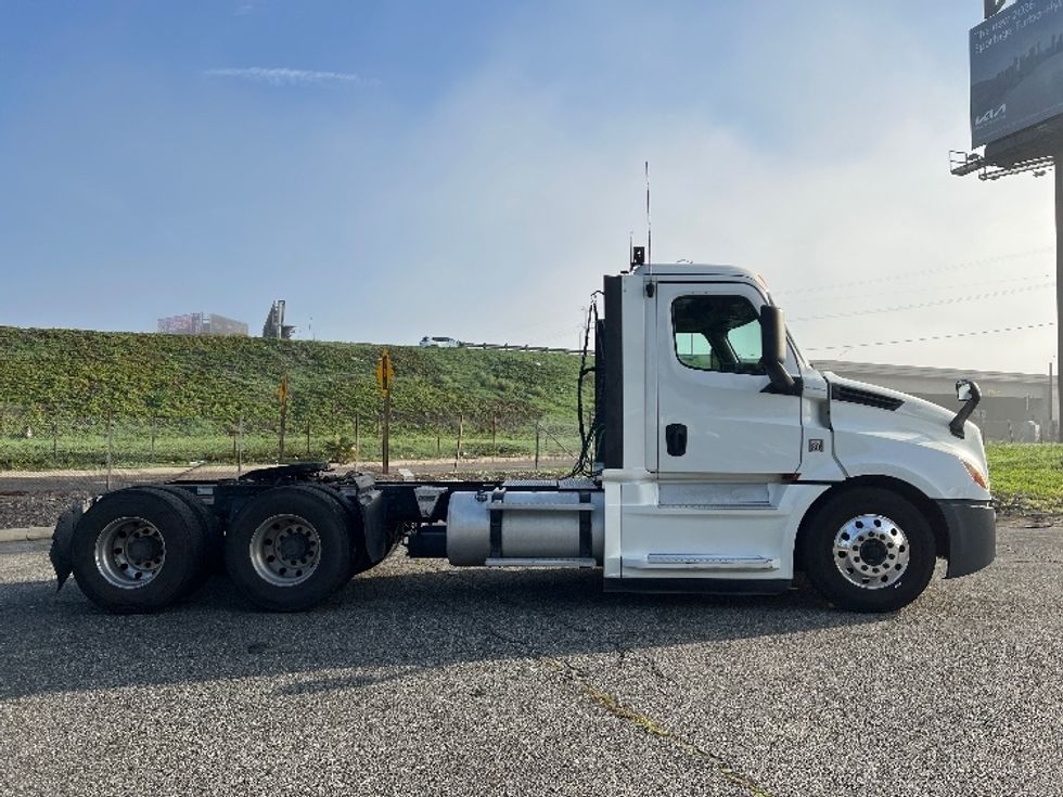 Day Cab Tractor-Heavy Duty Tractors-Freightliner-2019-T12664ST-Torrance-CA-260,866\n\t\tmiles-$ 55,500 - Image 8