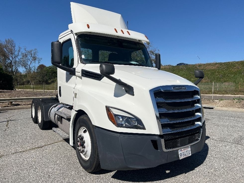 Day Cab Tractor-Heavy Duty Tractors-Freightliner-2019-T12664ST-Torrance-CA-274,039\n\t\tmiles-$ 51,250 - Image 1