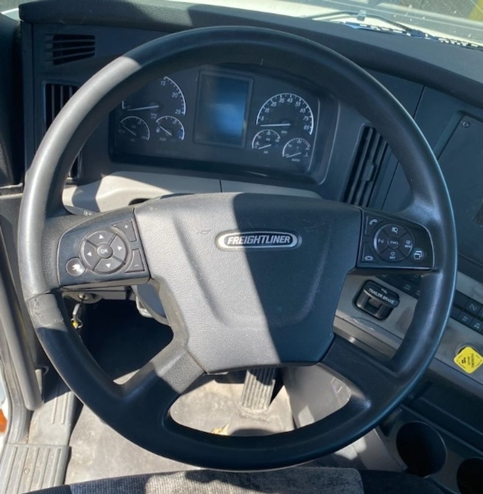 Day Cab Tractor-Heavy Duty Tractors-Freightliner-2019-T12664ST-Torrance-CA-274,039\n\t\tmiles-$ 51,250 - Image 11