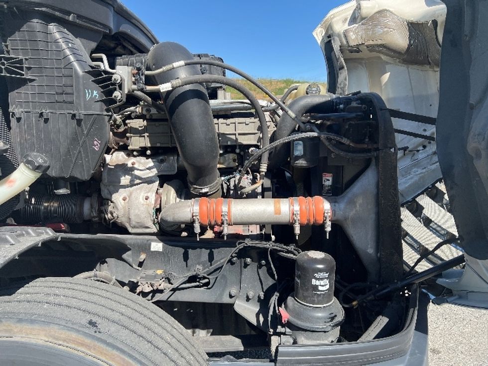 Day Cab Tractor-Heavy Duty Tractors-Freightliner-2019-T12664ST-Torrance-CA-274,039\n\t\tmiles-$ 51,250 - Image 15