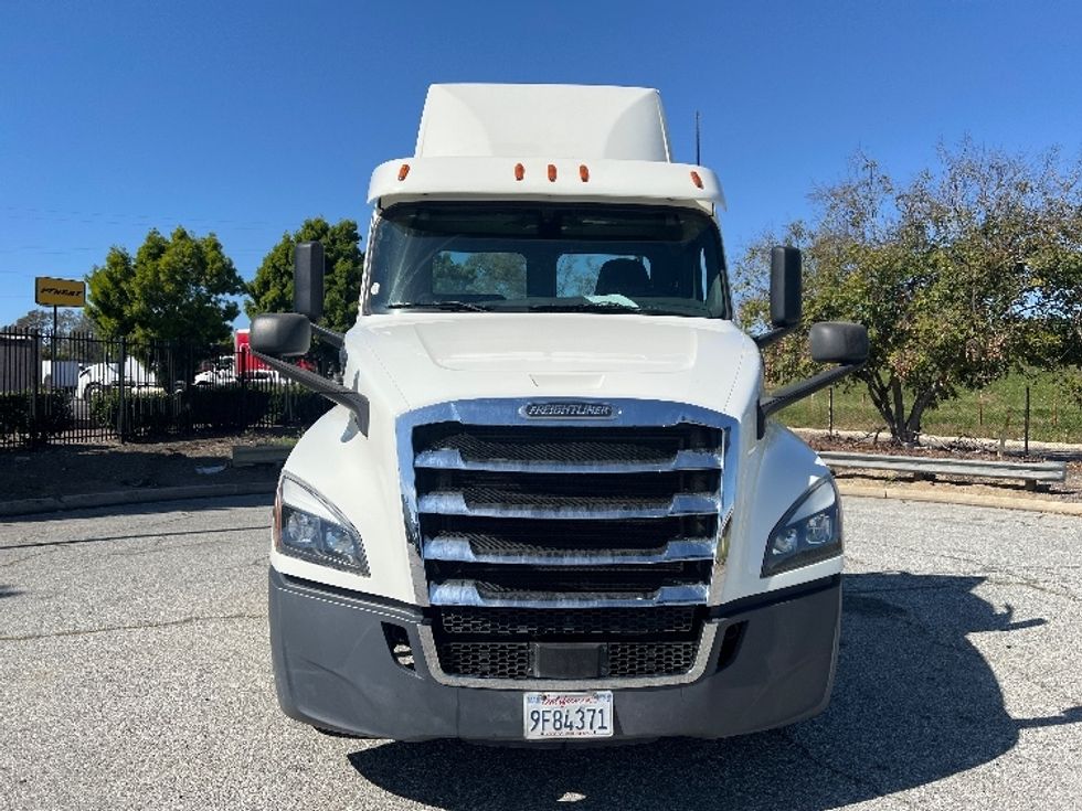 Day Cab Tractor-Heavy Duty Tractors-Freightliner-2019-T12664ST-Torrance-CA-274,039\n\t\tmiles-$ 51,250 - Image 2